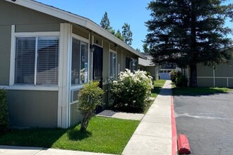 The Sunset Apartments in Bakersfield, CA - Building Photo - Building Photo