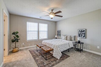 27409 E Oak View Dr in Lee's Summit, MO - Building Photo - Building Photo