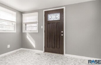 926 N Walts Ave in Sioux Falls, SD - Building Photo - Building Photo