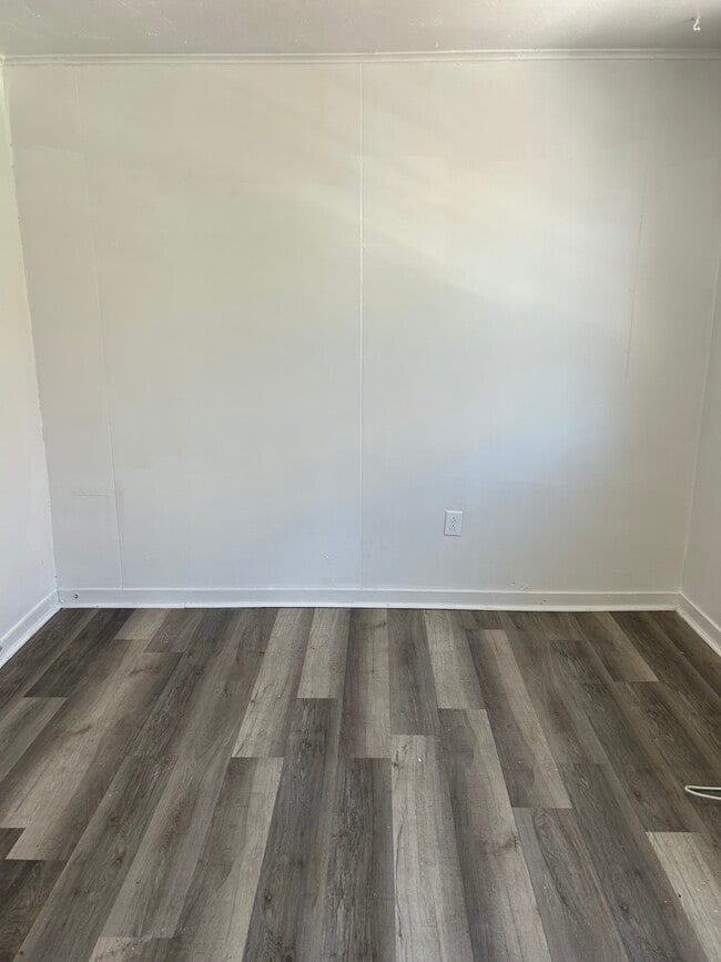 651 Hollace St in Pittsburgh, PA - Foto de edificio - Building Photo