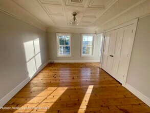 536 Columbia St in Hudson, NY - Building Photo - Building Photo