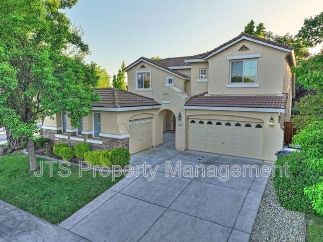 property at 2040 San Esteban Cir