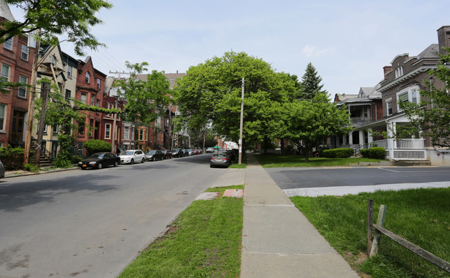 22 S Lake Ave in Albany, NY - Foto de edificio - Building Photo