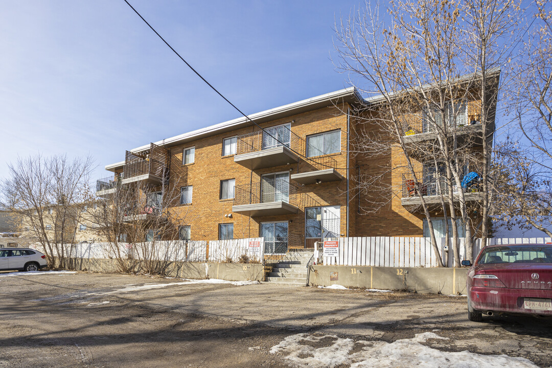 4328 4 St NW in Calgary, AB - Building Photo