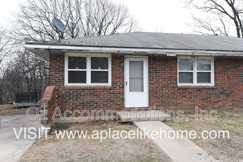 2015 S 14th St in Kansas City, KS - Foto de edificio