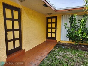 1108 NE 2nd Ct in Hallandale Beach, FL - Building Photo - Building Photo
