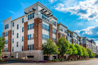 Riverwalk in Conshohocken, PA - Foto de edificio - Building Photo