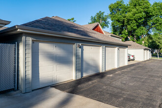 Bancroft Place Apartments in Sioux Falls, SD - Building Photo - Building Photo