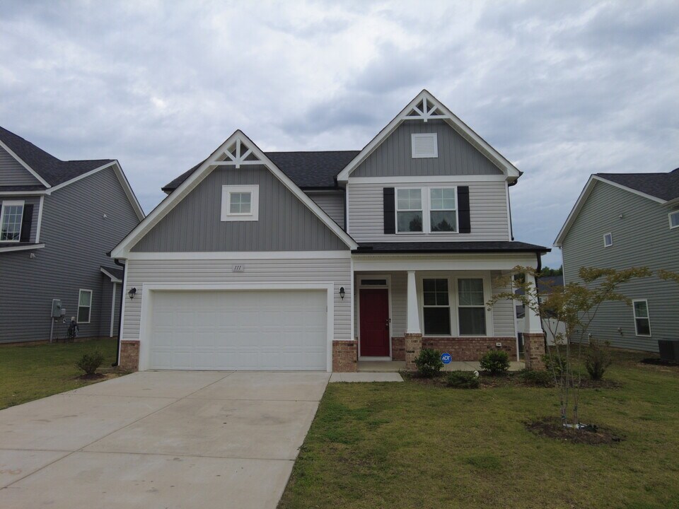 111 Hanover Ct in Clayton, NC - Building Photo