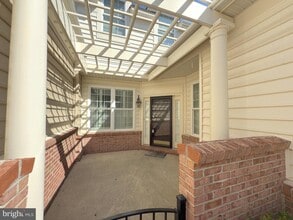 44342 Oakmont Manor Square in Ashburn, VA - Building Photo - Building Photo