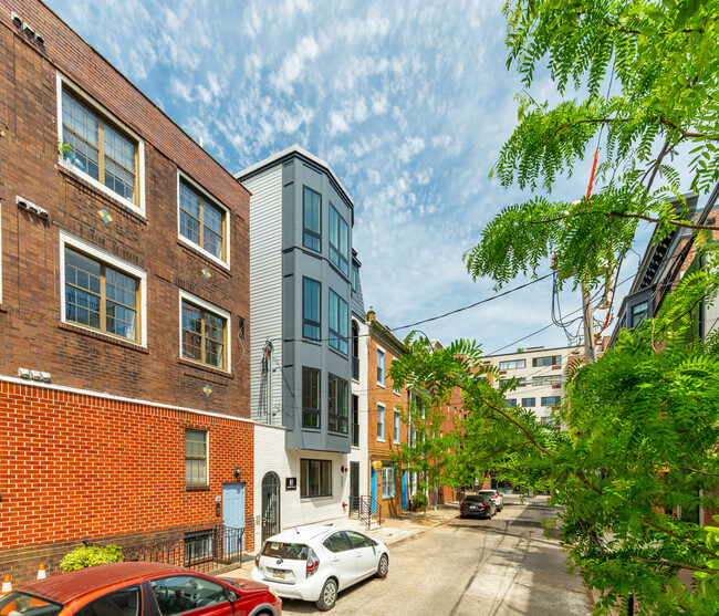 608 S American St in Philadelphia, PA - Building Photo - Building Photo