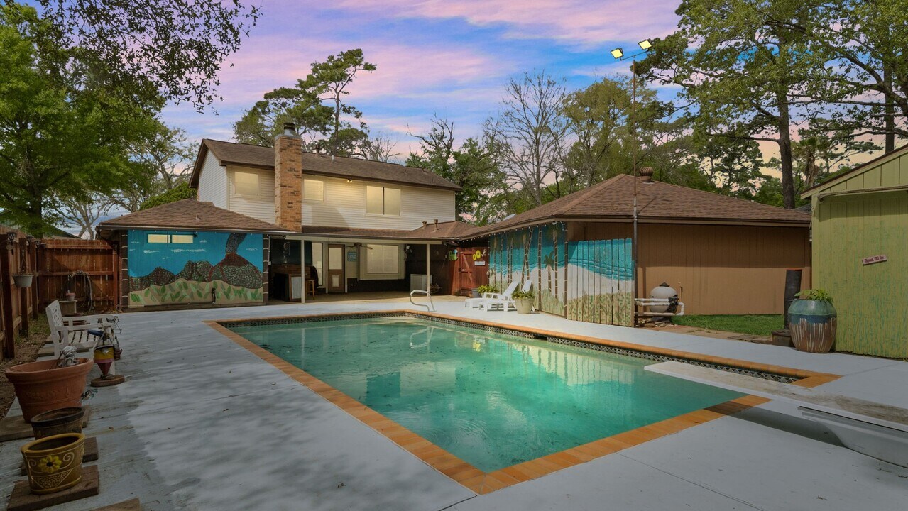 3800 Trailwood Dr in Baytown, TX - Building Photo