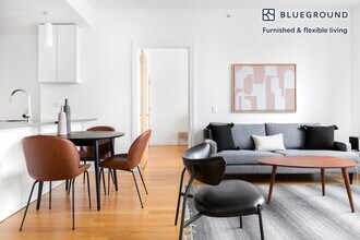 550 W 54th St in New York, NY - Building Photo - Building Photo