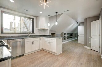 2525 W Haddon Ave in Chicago, IL - Building Photo - Building Photo