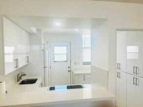3020 Marcos Dr, Unit S509 in Aventura, FL - Building Photo - Building Photo