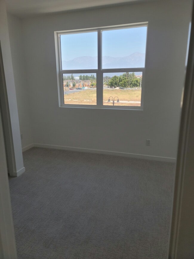 4061 E Luna Paseo in Ontario, CA - Building Photo - Building Photo