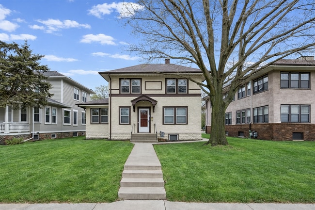 property at 811 Snelling Ave N