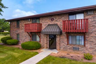 Fairway Apartments in Oshkosh, WI - Foto de edificio - Building Photo