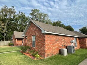 2507 W Chestnut St in Denison, TX - Building Photo - Building Photo