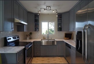 2515 Oliver Ave in Oakland, CA - Foto de edificio - Building Photo