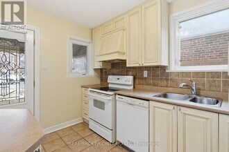 475 Kingswood Rd in Toronto, ON - Building Photo - Building Photo