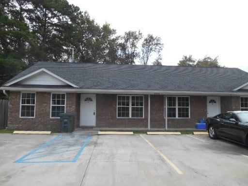 984 Live Oak Dr in Hinesville, GA - Building Photo - Building Photo