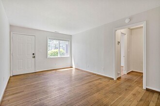 9465-9477 N Mohawk Ave-Unit -9475 in Portland, OR - Building Photo - Building Photo