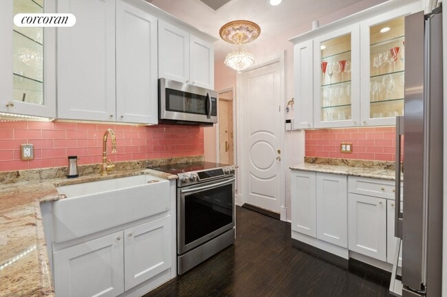 234 E 14th St in New York, NY - Building Photo - Building Photo