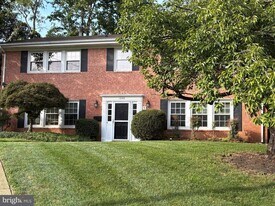 1040 Warbler Pl in McLean, VA - Building Photo