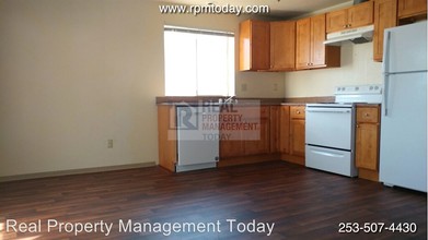 119 170th St E in Spanaway, WA - Foto de edificio - Building Photo