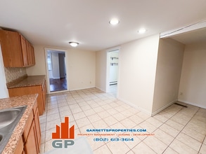 4 Nashville Rd in Jericho, VT - Foto de edificio - Building Photo