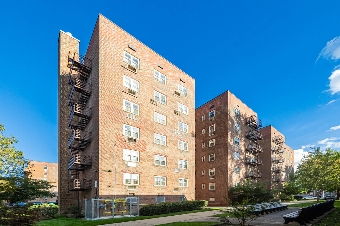 Mainstay Cooperative in Flushing, NY - Foto de edificio