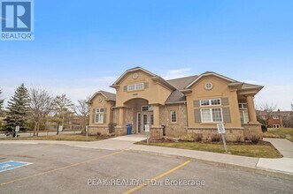 1480-1480 Bishops Gate in Oakville, ON - Building Photo - Building Photo