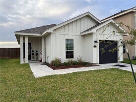 28 N Soñador Dr in Edinburg, TX - Building Photo