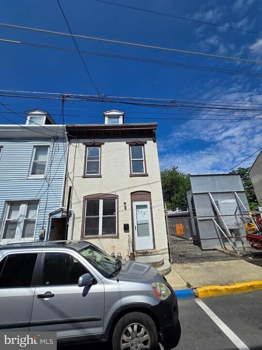 330 Moss St in Reading, PA - Building Photo