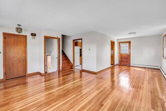 27 Ranch Dr in Bridgeport, CT - Building Photo - Building Photo