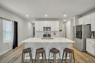 2105 Rolling Wild Rd in Heartland, TX - Building Photo - Building Photo