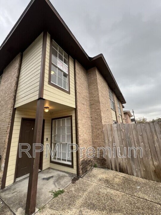 5268 S Brightside View Dr in Baton Rouge, LA - Building Photo
