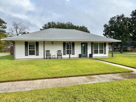 916 Tanglebriar Dr in Baton Rouge, LA - Building Photo - Building Photo