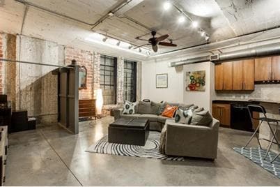 property at 1122 Jackson St