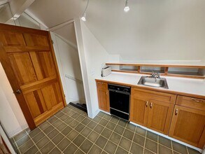 2103 11th Ave W in Seattle, WA - Building Photo - Building Photo