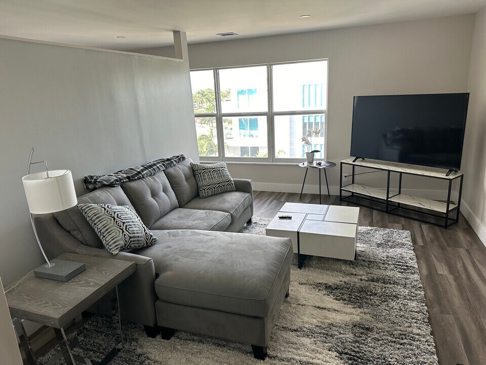 1770 E Las Olas Blvd, Unit 502 in Fort Lauderdale, FL - Foto de edificio