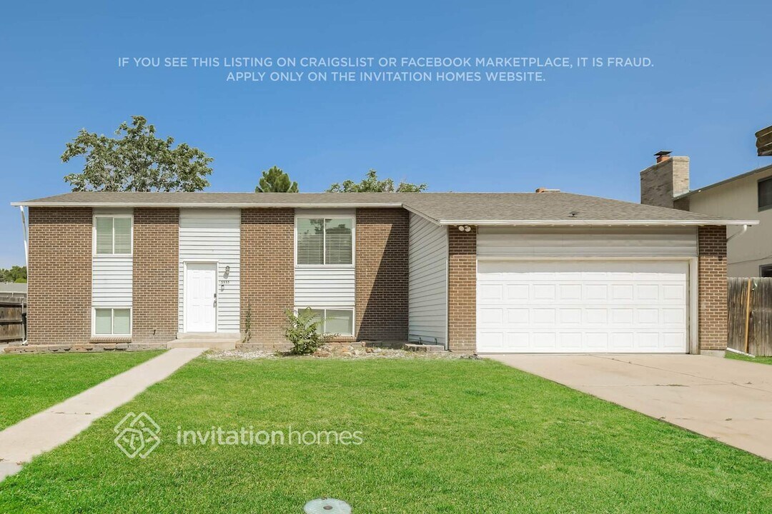 3555 E 115th Ave in Thornton, CO - Building Photo