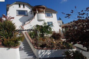 838 Vermont St in Oakland, CA - Building Photo