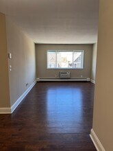 2260 N Summit Ave, Unit 205 in Milwaukee, WI - Foto de edificio - Building Photo