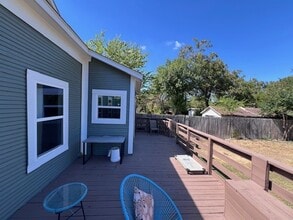 1003 W Elsmere Pl in San Antonio, TX - Building Photo - Building Photo