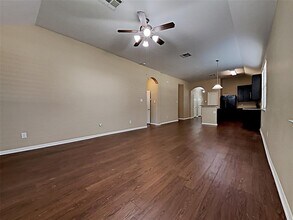 2324 Shady Tree Ln in Conroe, TX - Building Photo - Building Photo