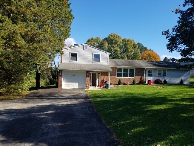 917 S Chester Rd, Unit Main House in West Chester, PA - Building Photo - Building Photo