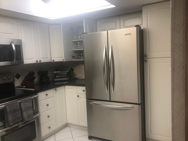 property at 1055 W Peppertree Dr