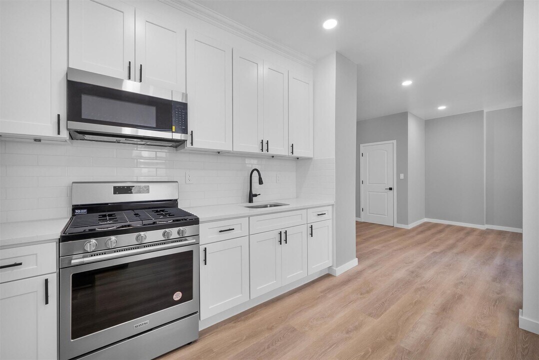 53 Radford St in Yonkers, NY - Building Photo